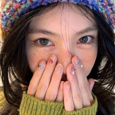 海边偶然相识开启暖心之旅